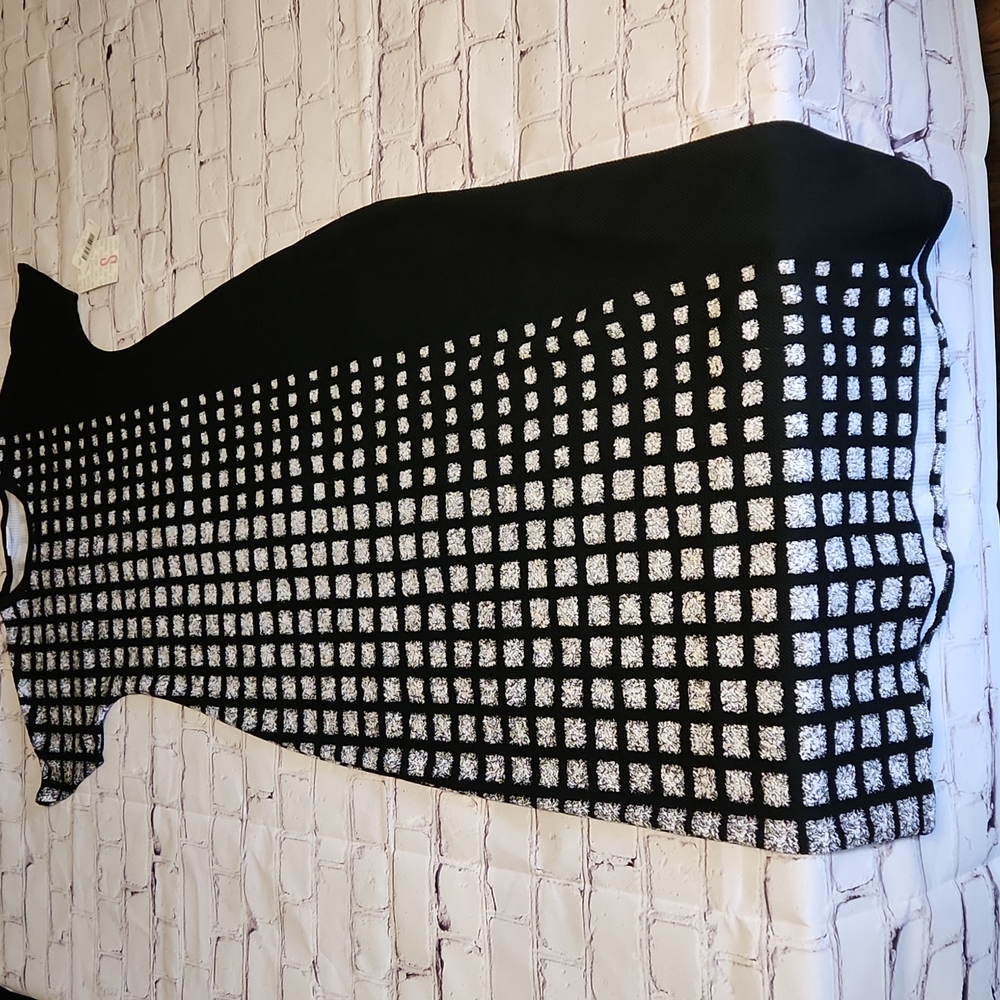Small black and white LuLaRoe maria short sleeved dress NWT